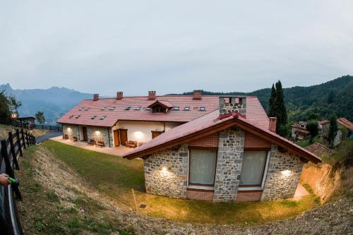 ทัศนียภาพภายนอกโรงแรม, Apartamentos Los Picos de Europa in แอลลาเนส