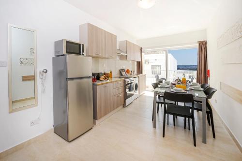 Summer Breeze Comfort Sunny Apartments close to the sandy beaches - by Getawaysmalta