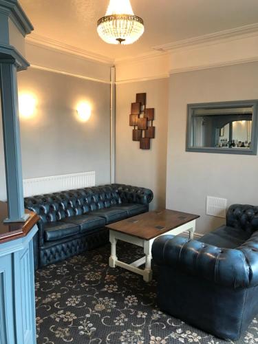 Holly Trees Hotel - image 9