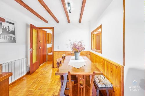  Beautiful Mountainside Stay with Kitchen in Puigcerdà in Puigcerdà