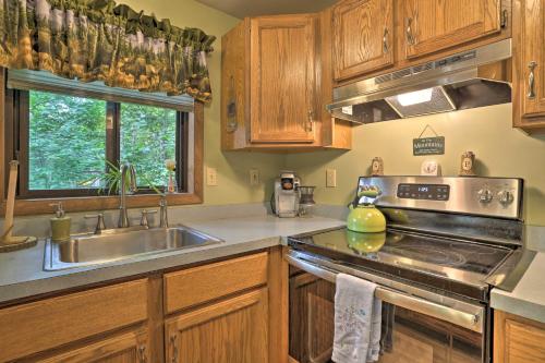 Charming Arrowhead Lake Cabin with Hammock Deck - image 8