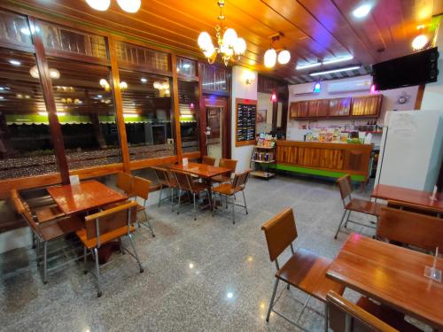 โรงแรมริเวอร์ฟร้อนท์ มุกดาหาร (Riverfront Hotel Mukdahan) in มุกดาหาร