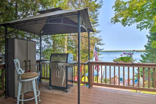 Gorgeous 3-Season Lakefront Escape with Private Dock