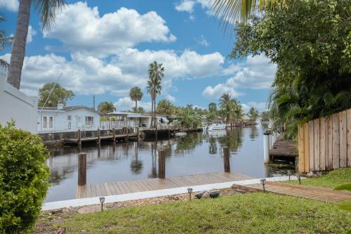 Purely Pompano, Pool, Water front, Paddleboard, Beach, 5 bedroom 3 bath