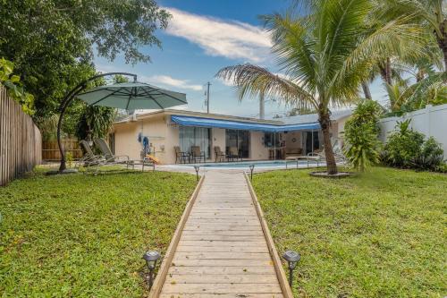 Purely Pompano, Pool, Water front, Paddleboard, Beach, 5 bedroom 3 bath