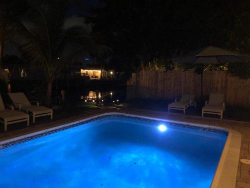 Purely Pompano, Pool, Water front, Paddleboard, Beach, 5 bedroom 3 bath