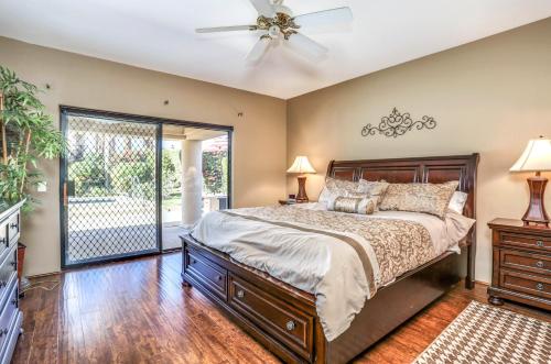 Alluring Palm Desert Retreat - image 4