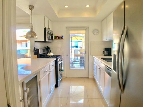 Palm Springs Sunrise Condo - image 2