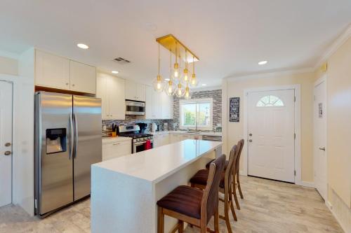 Palm Springs Modern Beauty - main image