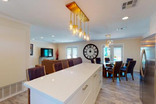 Palm Springs Modern Beauty - image 2