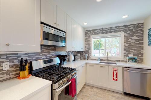 Palm Springs Modern Beauty - image 3