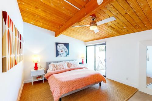 Modern Alexander Pool Home - image 4