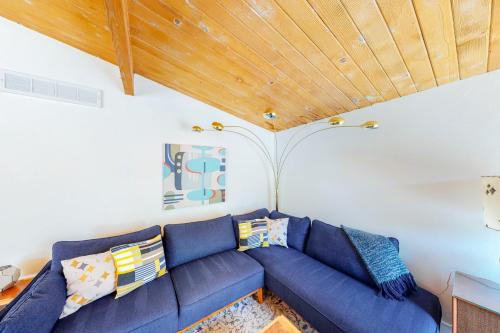 Modern Alexander Pool Home - image 8