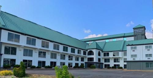 Days Inn by Wyndham Niagara Falls Centre St. By the Falls