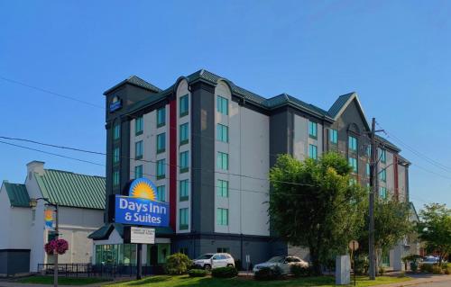 Days Inn by Wyndham Niagara Falls Centre St. By the Falls