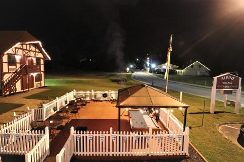 Alpine Village Inn in هيلين - جورجيا