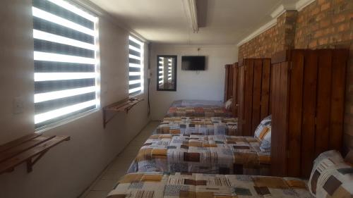 6 twin beds