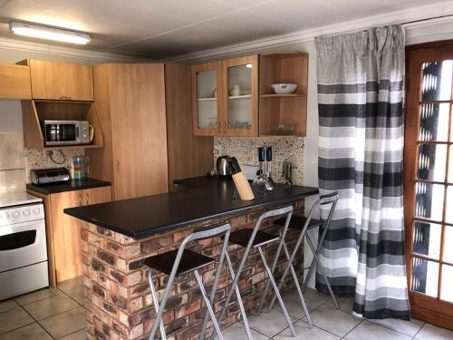 virtuve, House, Cottage and Contractors Manor in Meyerton