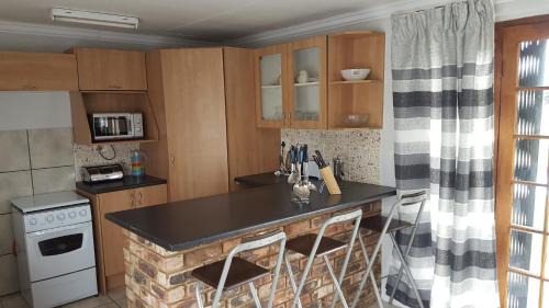 virtuve, House, Cottage and Contractors Manor in Meyerton