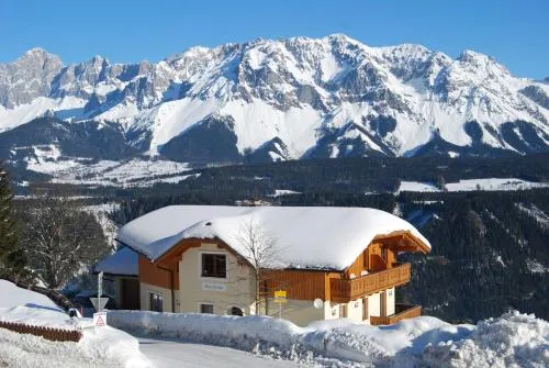 Ski In- Ski Out - Haus Stocker - direkt an der Skipiste by Schladmingurlaub in Schladming, Österreich
