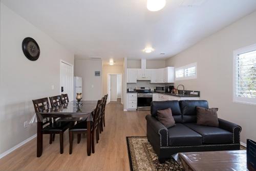 Los Angeles Retreat Close to Hotspots, Los Angeles