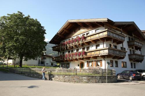 Ferienhof Lackner - Apartment - Ried im Zillertal