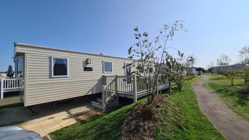 Luxury 2019 8 berth Caravan with Hot Tub @ Tattershall Lakes