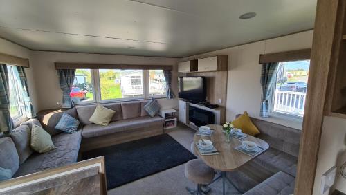 Luxury 2019 8 berth Caravan with Hot Tub @ Tattershall Lakes