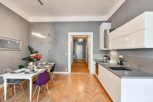 Cosmopolitan Central Prague Apartment