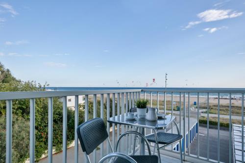  One-Bedroom Apartment with Front Sea View