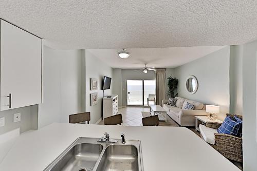Gulf-Front Getaway with Two Pools Hot Tub & Sauna condo - image 4
