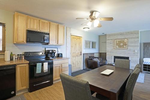Ridgecrest 202 condo - image 4