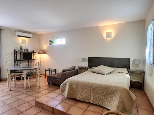 Studio (2 Adults)