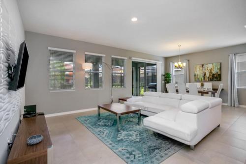 Picture Renting Your Own Luxury Villa on the Exclusive Solterra Resort close to Disney Orlando Villa 3681 - image 8