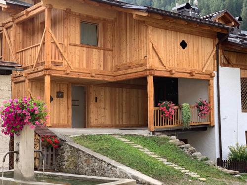 Camelot Luxury Houses Horses in Pellizzano