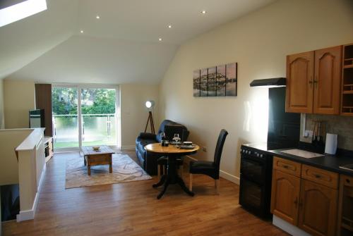 Modern Self-contained Annex 10 Min Walk To Beach, Paignton, Devon