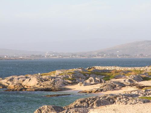 Cnocan Na Cuaig Carraroe by Trident Holiday Homes - main image
