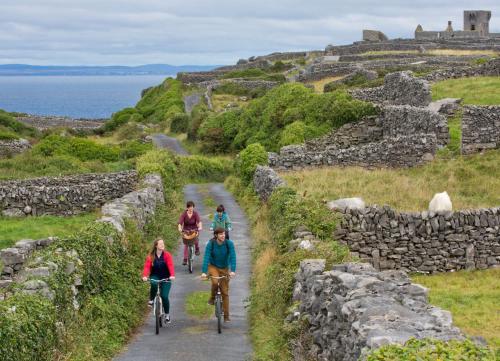 Cnocan Na Cuaig Carraroe by Trident Holiday Homes