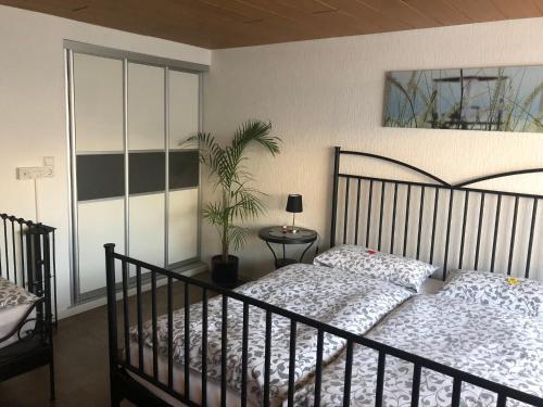 3 Zimmer Apartment mit Terrasse und Gartenblick nahe Stuttgart Messe, Andy und Gabi in Neuhausen auf den Fildern, Deutschland