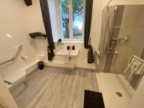 room detail thumbnail 2