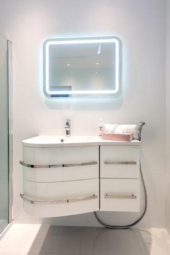 Lilly De Luxe Apartment with jacuzzi - Tap to explore photos