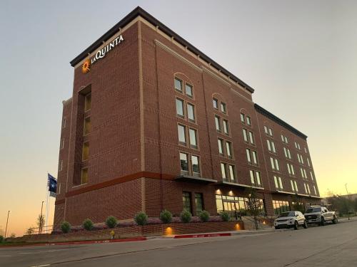 La Quinta Inn & Suites by Wyndham Dallas - Frisco Stadium