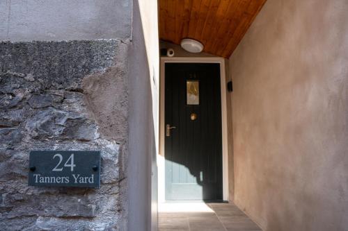 24 Tanners Yard - image 12