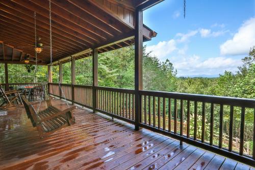 Chateau Relaxeau Breathtaking Spacious Mountain Home on Paved Road - image 3
