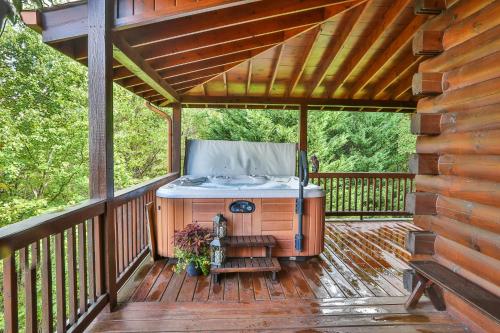 Chateau Relaxeau Breathtaking Spacious Mountain Home on Paved Road - image 6