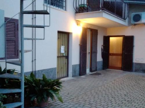Exterior view, A La vue chambre BAGNO CONDIVISO SHARED BOTH2piano no lift NO ANIMALI a pagamento aria condizionata  in Fiumicino Airport