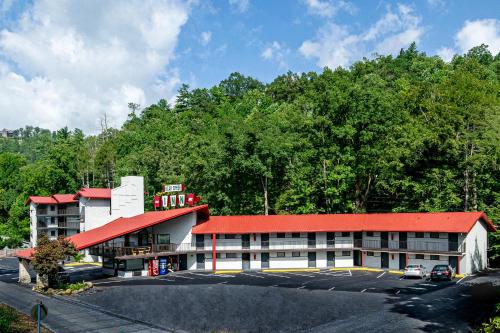 Bear Creek Inn Gatlinburg TN - image 2