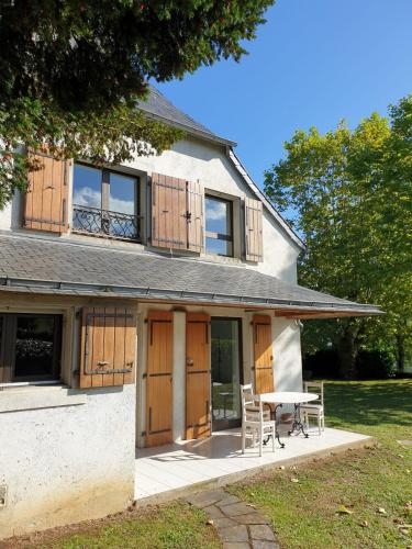 La bergerie, maison spacieuse avec grand jardin, vue sur les Pyrénées - Location saisonnière - Lourdes