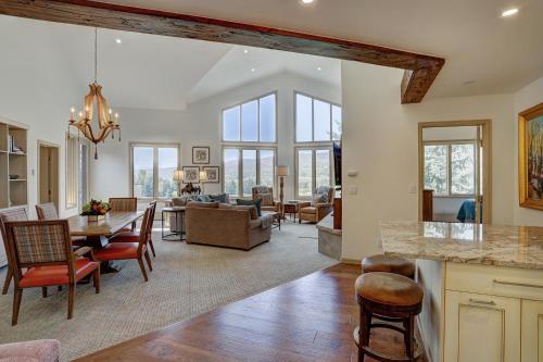 2Br Condo In The Seasons At Arrowhead- Vaulted Ceilings Condo in Edwards, USA