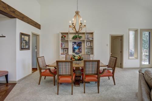 2Br Condo In The Seasons At Arrowhead- Vaulted Ceilings Condo in Edwards, USA